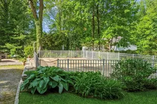 110 Red Spring Ln, Glen Cove, NY 11542 - Photo 42
