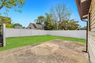 20 Ronald Pl, Roosevelt, NY 11575 - Photo 12