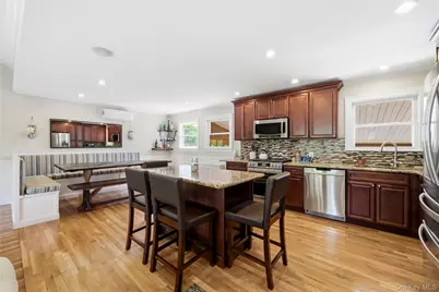204 Violet Street, Massapequa Park, NY 11762 - Photo 8