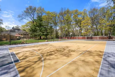 10 Hart Place, Dix Hills, NY 11746 - Photo 16