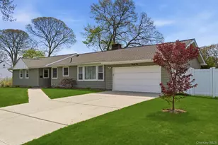 22 Wiggins St, Ronkonkoma, NY 11779 - Photo 2