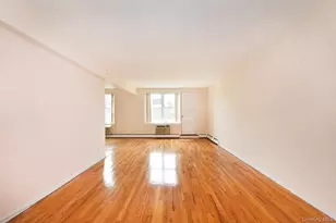 25 Canterbury Rd, Great Neck, NY 11021 - Photo 8