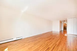 25 Canterbury Rd, Great Neck, NY 11021 - Photo 10