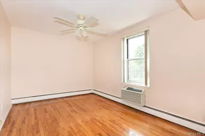 25 Canterbury Road #3-L, Great Neck, NY 11021 - Photo 14