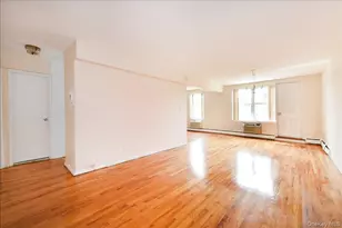 25 Canterbury Rd, Great Neck, NY 11021 - Photo 10