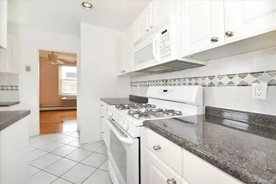 25 Canterbury Road #3-L, Great Neck, NY 11021 - Photo 16