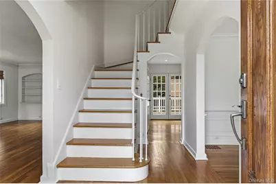35 Sherry Hill Lane, Manhasset, NY 11030 - Photo 2