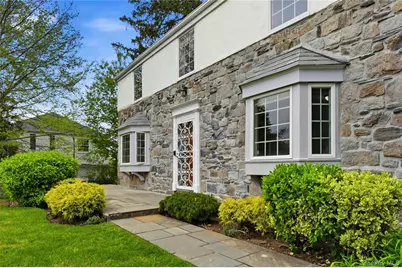 35 Sherry Hill Lane, Manhasset, NY 11030 - Photo 6
