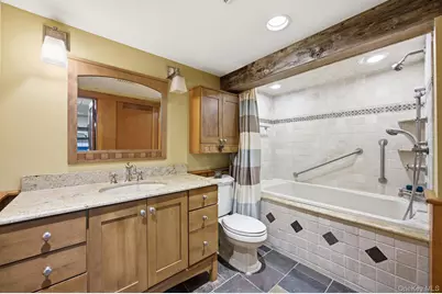 110 Bedford Avenue, New Hyde Park, NY 11040 - Photo 24