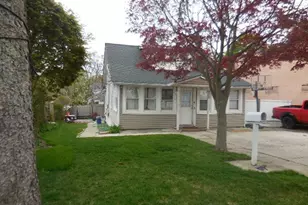 211 Lowndes Ave, Huntington Station, NY 11746 - Photo 2