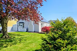 27 Spruce St, Hicksville, NY 11801 - Photo 4