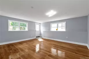 9 Tulip Ln, Port Washington, NY 11050 - Photo 10