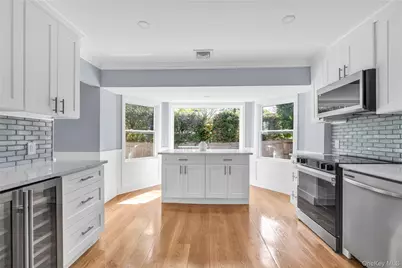 9 Tulip Lane, Port Washington, NY 11050 - Photo 8