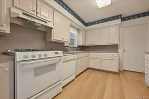 218-37 Grand Central Pkwy, Hollis, NY 11427 - Photo 14