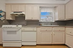 218-37 Grand Central Pkwy, Hollis, NY 11427 - Photo 16