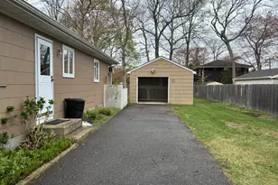 32 Lincoln Dr, Oakdale, NY 11769 - Photo 22