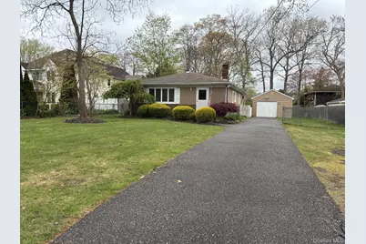32 Lincoln Drive, Oakdale, NY 11769 - Photo 1