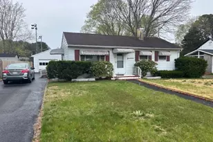 17 Brown St, Riverhead, NY 11901 - Photo 2