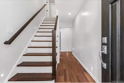 10 Lea Place, Albertson, NY 11507 - Photo 2
