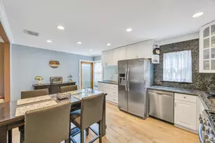 33 Albert St, Hicksville, NY 11801 - Photo 4