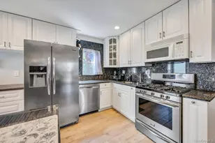 33 Albert St, Hicksville, NY 11801 - Photo 2