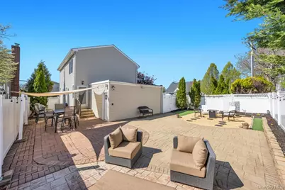 33 Albert Street, Hicksville, NY 11801 - Photo 32