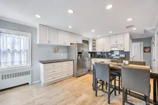 33 Albert St, Hicksville, NY 11801 - Photo 6