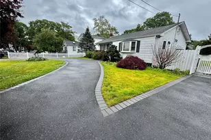 30 Woodmere Pl, Selden, NY 11784 - Photo 2