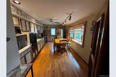 30 Woodmere Place, Selden, NY 11784 - Photo 12
