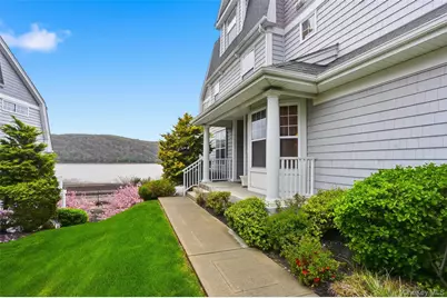 136 Hudson Pointe Drive, Poughkeepsie, NY 12601 - Photo 2