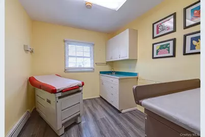 3250 Sunrise Highway, East Islip, NY 11730 - Photo 14