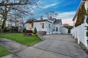 105 Thomas Pl, Bellmore, NY 11710 - Photo 4