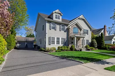 121 Harvard Avenue, Rockville Centre, NY 11570 - Photo 2