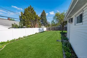 54 Ramble Ln, Levittown, NY 11756 - Photo 4