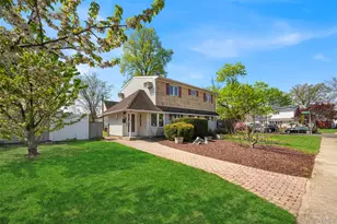 2 Bent Ln, Levittown, NY 11756 - Photo 2