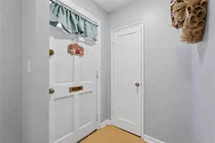17 Fieldstone Dr, Hartsdale, NY 10530 - Photo 2