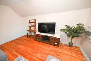 85 Hinsdale Ave, Floral Park, NY 11001 - Photo 28