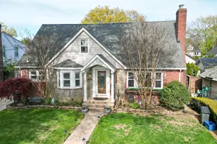 85 Hinsdale Ave, Floral Park, NY 11001 - Photo 2
