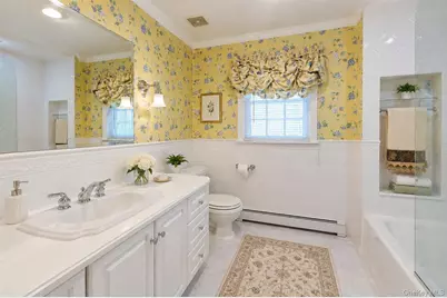 695 Hunt Lane, Manhasset, NY 11030 - Photo 16