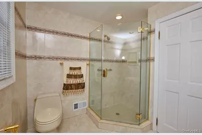 695 Hunt Lane, Manhasset, NY 11030 - Photo 12