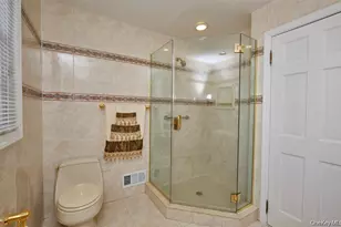 695 Hunt Ln, Manhasset, NY 11030 - Photo 12