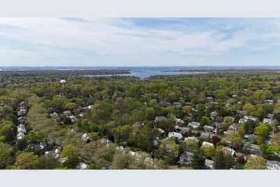 695 Hunt Lane, Manhasset, NY 11030 - Photo 22