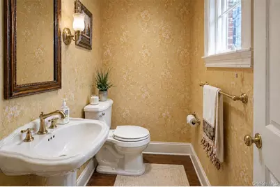 695 Hunt Lane, Manhasset, NY 11030 - Photo 10