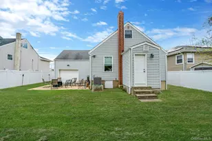253 E Riviera Dr, Lindenhurst, NY 11757 - Photo 20
