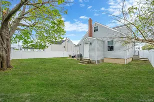 253 E Riviera Dr, Lindenhurst, NY 11757 - Photo 22