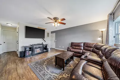 253 E Riviera Drive, Lindenhurst, NY 11757 - Photo 4