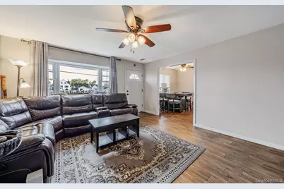 253 E Riviera Drive, Lindenhurst, NY 11757 - Photo 6