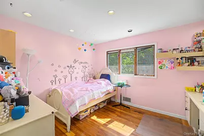 105 Serpentine Lane, Albertson, NY 11507 - Photo 16