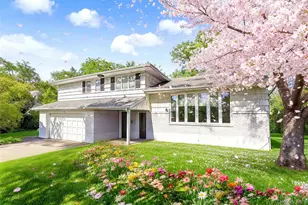 105 Serpentine Ln, Albertson, NY 11507 - Photo 2