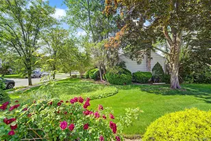 105 Serpentine Ln, Albertson, NY 11507 - Photo 22